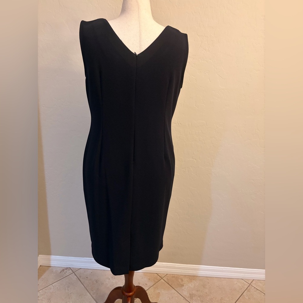 Elegant Navy and White Women's Skirt Set - Picture 3 of 4